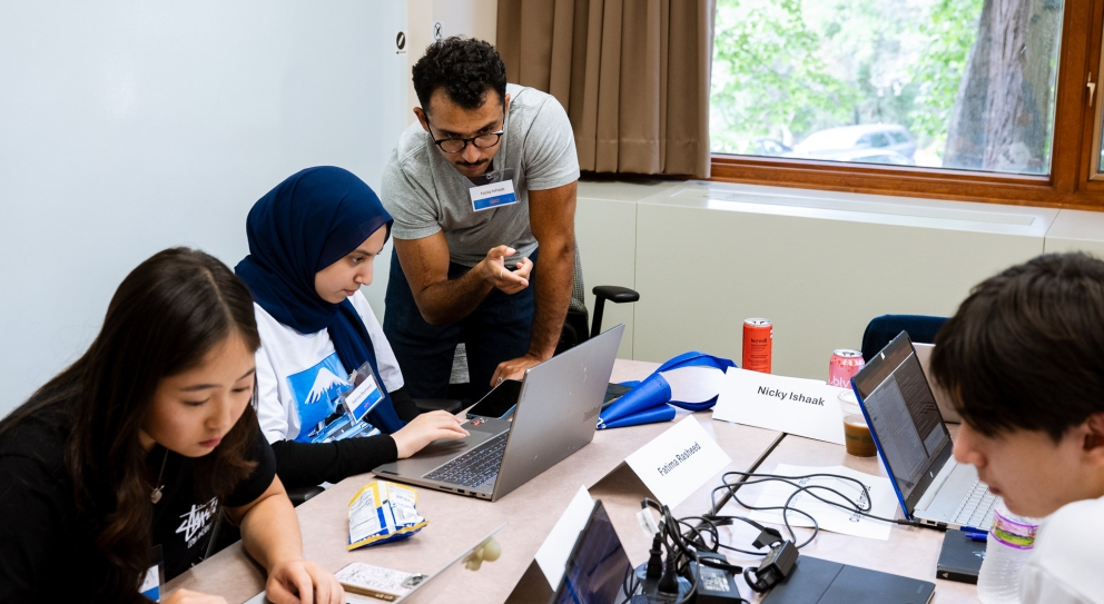 Students and Peer mentor working